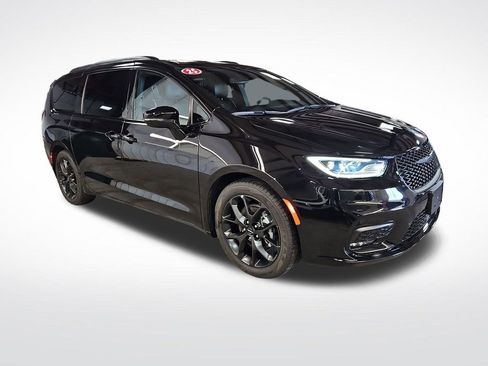 Used 2025 Chrysler Pacifica Limited FWD image 8