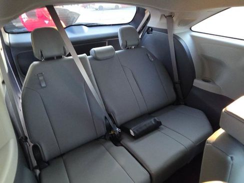 Used 2021 Toyota Sienna XLE w/ XLE Plus Package FWD image 16