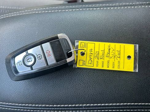 Used 2021 Ford Escape SE w/ Convenience Package FWD image 15