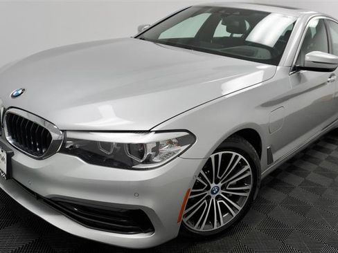 Used 2019 BMW 530e w/ Convenience Package image 51