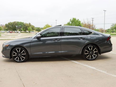 Used 2024 Honda Accord Touring image 4