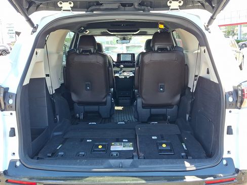Used 2022 Toyota Sienna Platinum AWD/4WD image 28