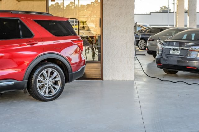 Used 2022 Ford Explorer XLT w/ Equipment Group 202A RWD image 61