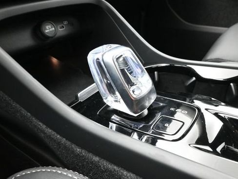 Used 2023 Volvo XC40 B5 Ultimate w/ Protection Package Premier AWD/4WD image 12
