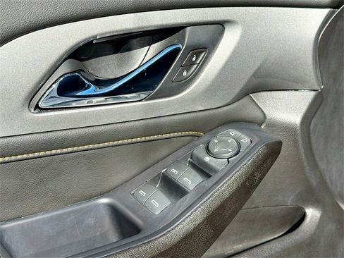 Used 2021 Chevrolet Traverse RS image 24