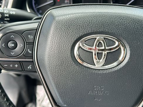 Used 2022 Toyota Camry SE FWD image 19
