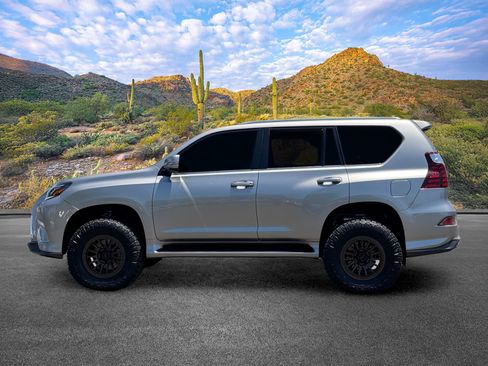 Used 2022 Lexus GX 460 Premium w/ Accessory Package AWD/4WD image 8