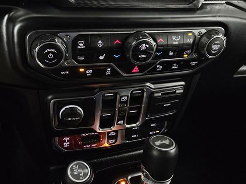 Used 2022 Jeep Wrangler Unlimited Rubicon w/ Xtreme Recon 35" Tire Package image 17