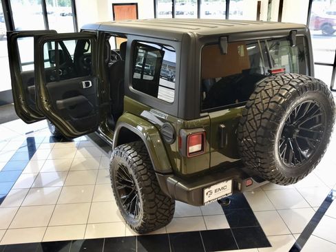 Used 2023 Jeep Wrangler Unlimited Sahara w/ Cold Weather Group AWD/4WD image 8