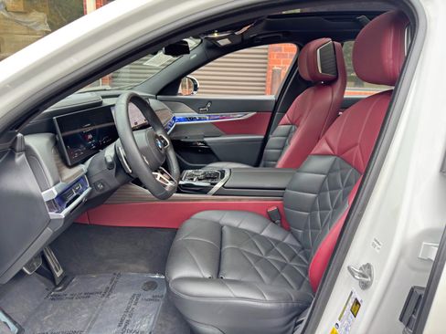 Used 2023 BMW 740i w/ Parking Assistance Package RWD image 18