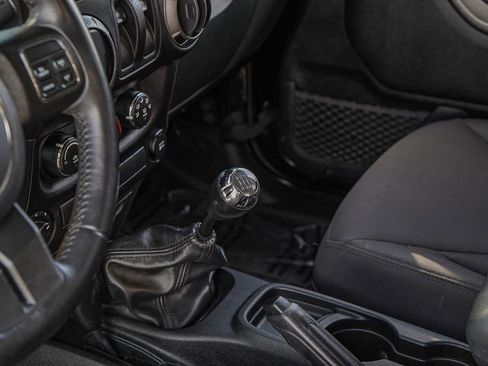 Used 2018 Jeep Wrangler Sport image 15