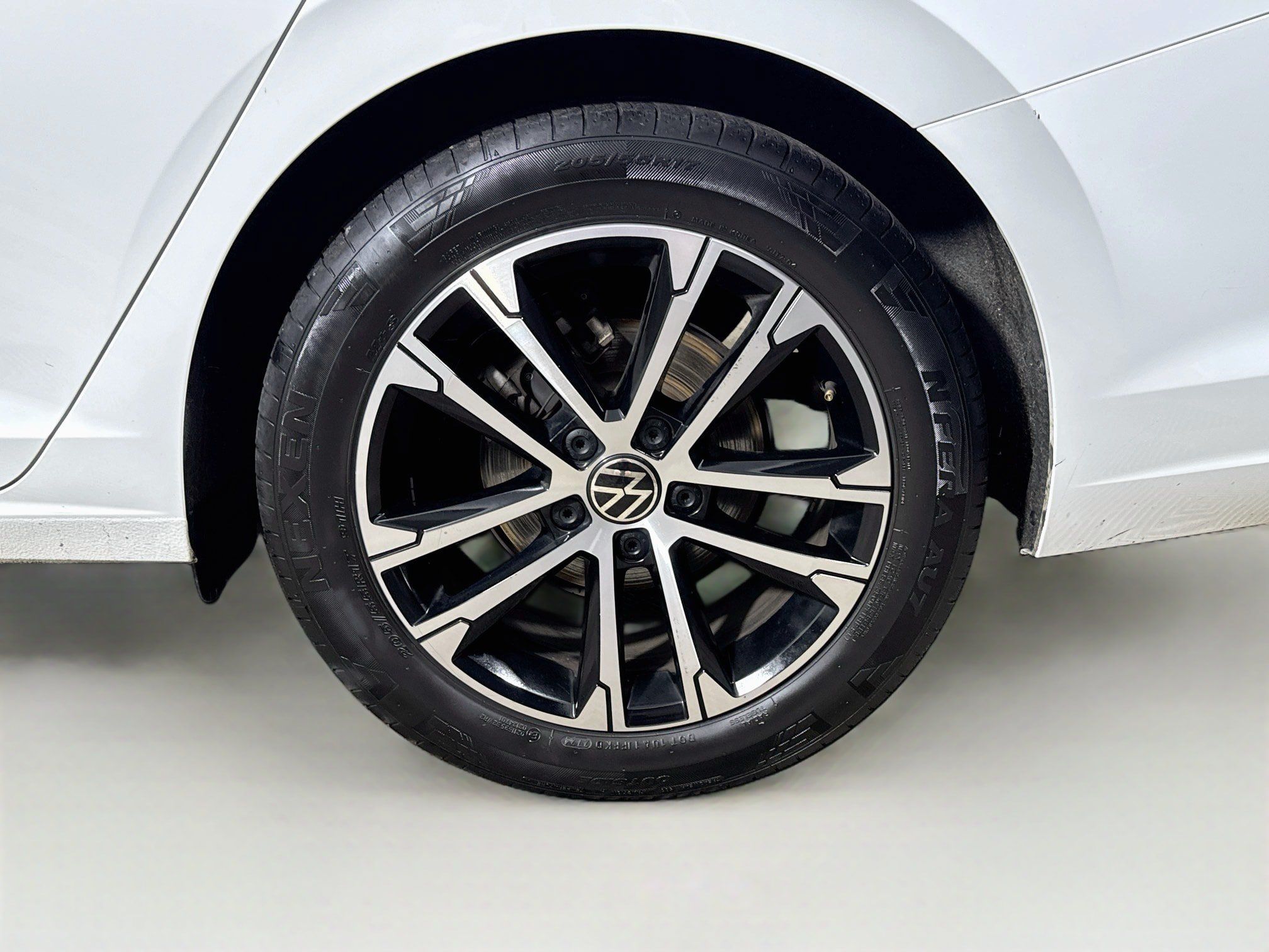 Used 2025 Volkswagen Jetta Sport FWD image 27