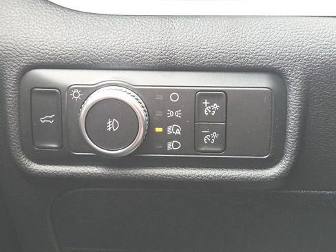 Used 2021 Ford Explorer XLT w/ Equipment Group 202A AWD/4WD image 29