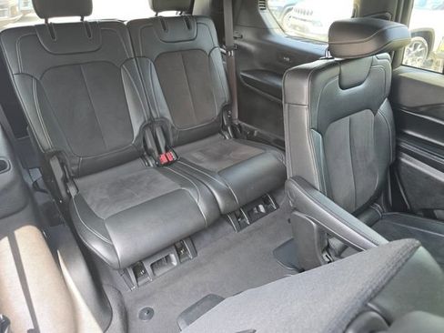 Used 2024 Jeep Grand Cherokee L Altitude AWD/4WD image 32