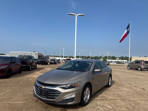 Used 2022 Chevrolet Malibu LT FWD image 7