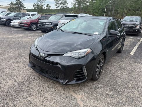 Used 2018 Toyota Corolla XSE FWD image 3