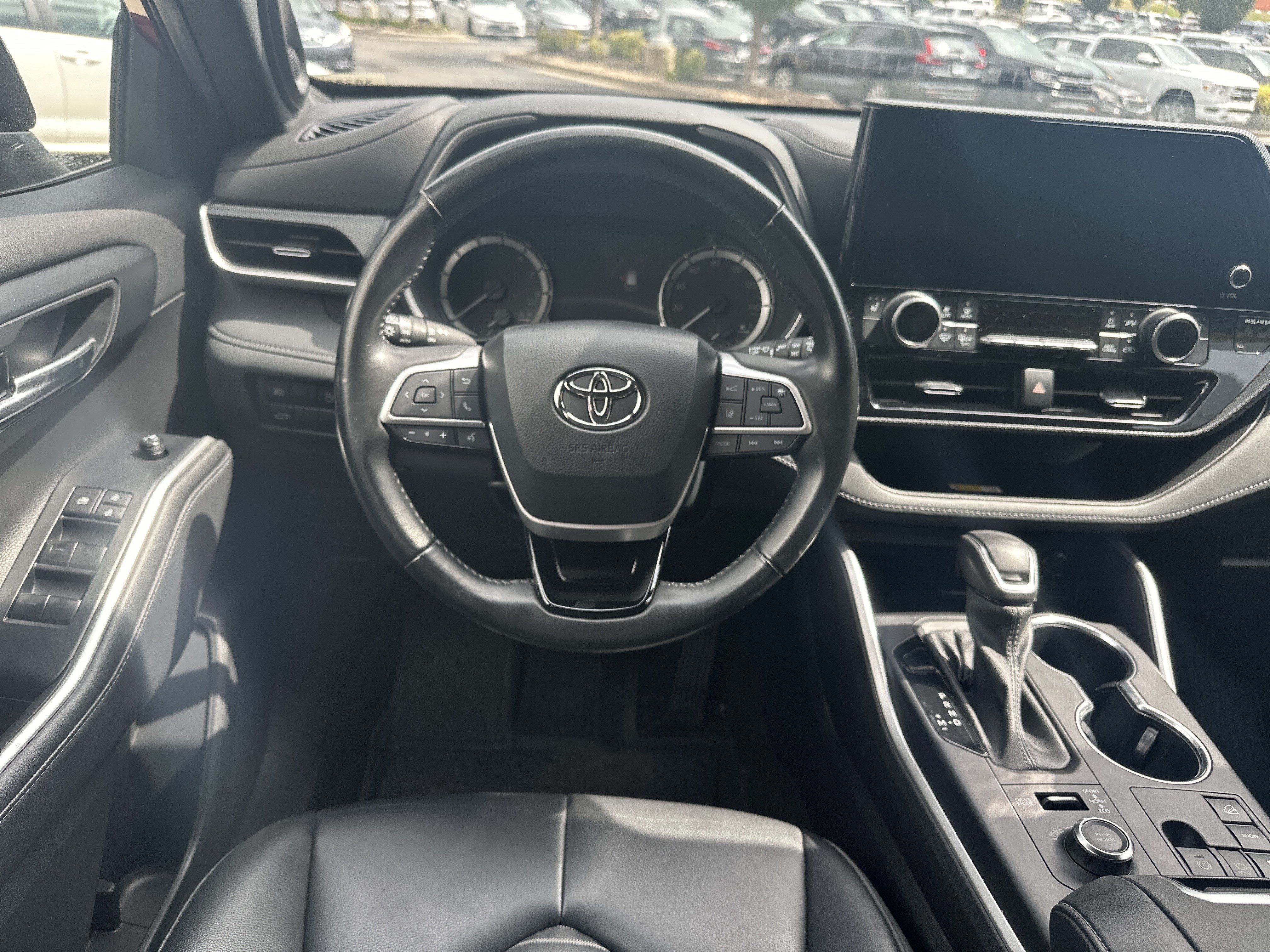 Used 2023 Toyota Highlander XSE AWD/4WD image 16