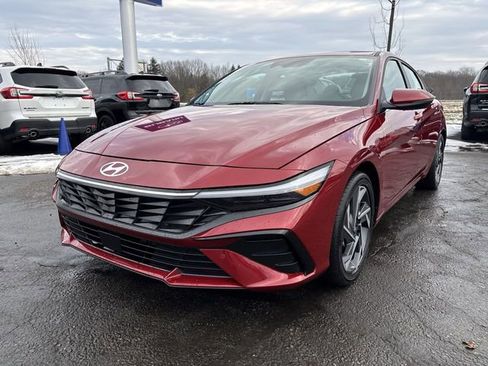 Used 2024 Hyundai Elantra Limited image 5