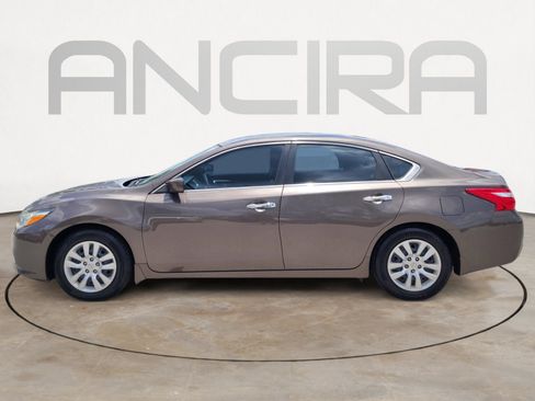 Used 2016 Nissan Altima 2.5 S w/ Interior Lighting Package FWD image 9