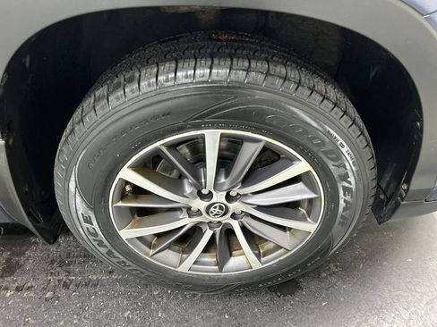 Used 2018 Toyota Highlander XLE AWD/4WD image 8