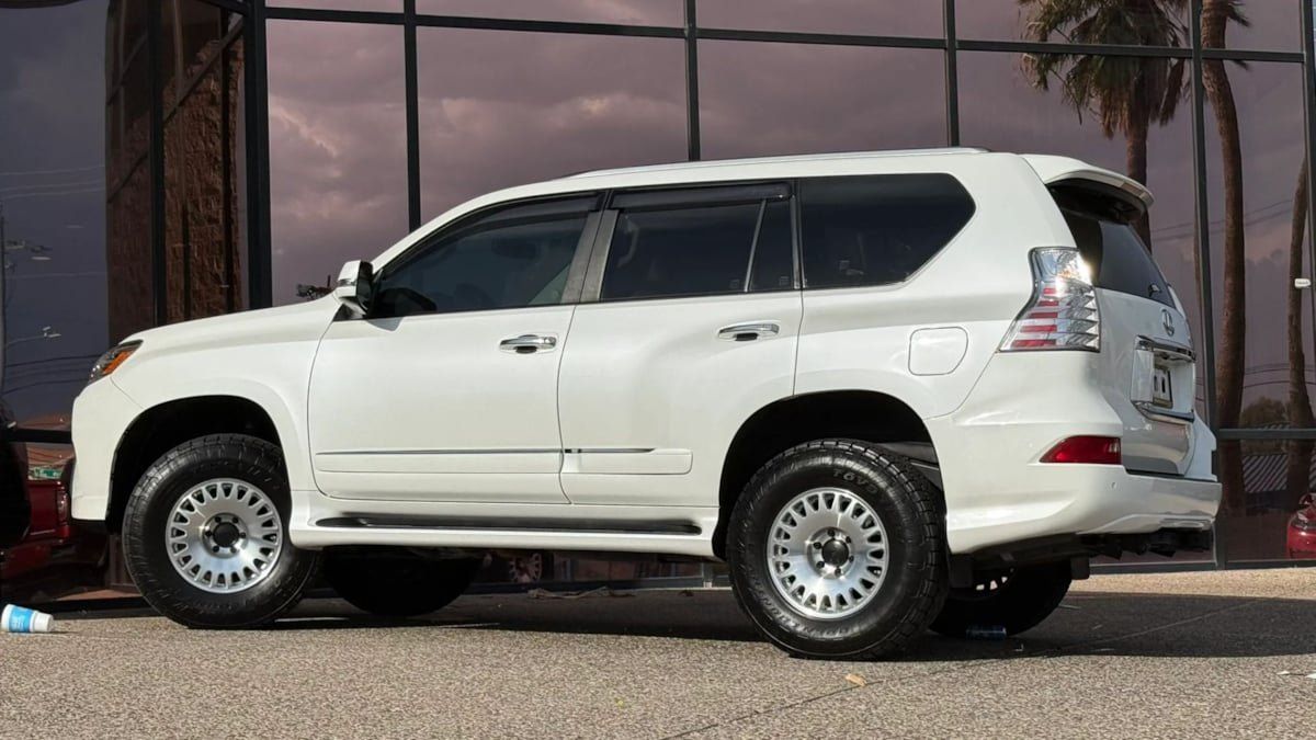 Used 2014 Lexus GX 460 w/ Premium Package AWD/4WD image 6