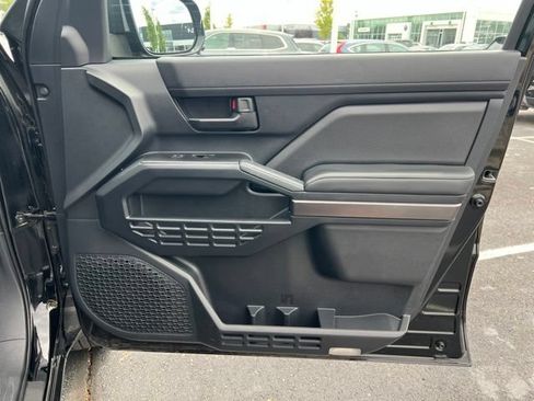 Used 2025 Toyota 4Runner SR5 AWD/4WD image 30