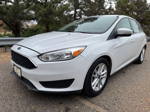 Used 2016 Ford Focus SE image 1