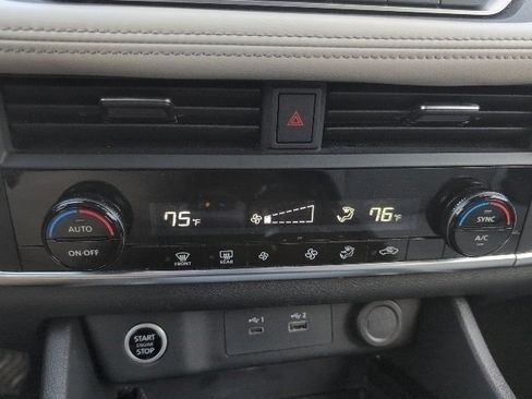 Used 2023 Nissan Rogue SV image 15