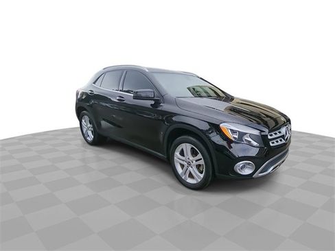 Used 2018 Mercedes-Benz GLA 250 4MATIC image 2
