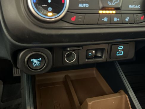 Used 2024 Ford Maverick Lariat FWD image 32