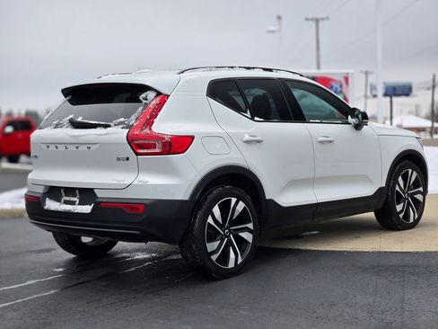 Used 2023 Volvo XC40 B5 Plus w/ Climate Package image 8
