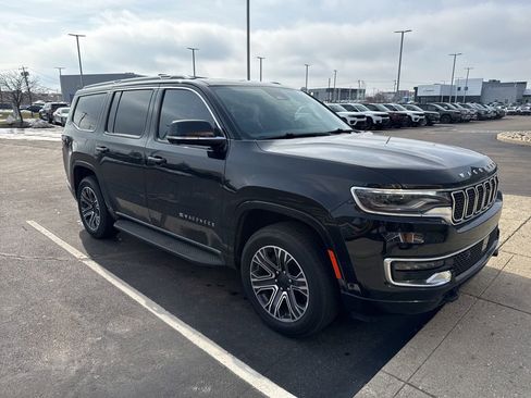 Used 2024 Jeep Wagoneer 4WD w/ Premium Group I image 3