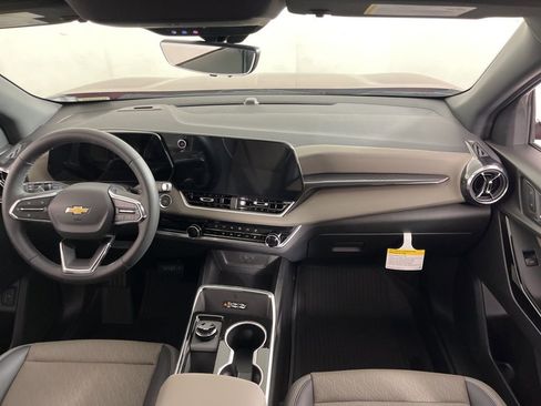 New 2026 Chevrolet Equinox LT w/ Convenience Package II FWD image 14