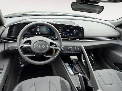 Certified 2024 Hyundai Elantra SE FWD image 15