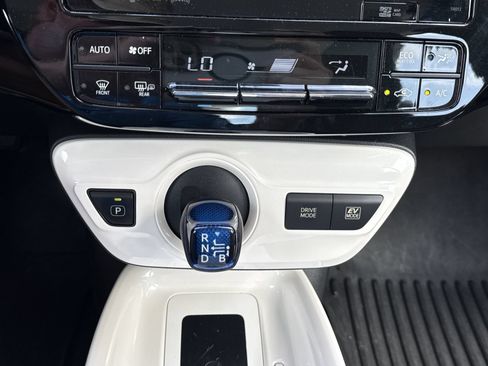 Used 2016 Toyota Prius Three Touring FWD image 22