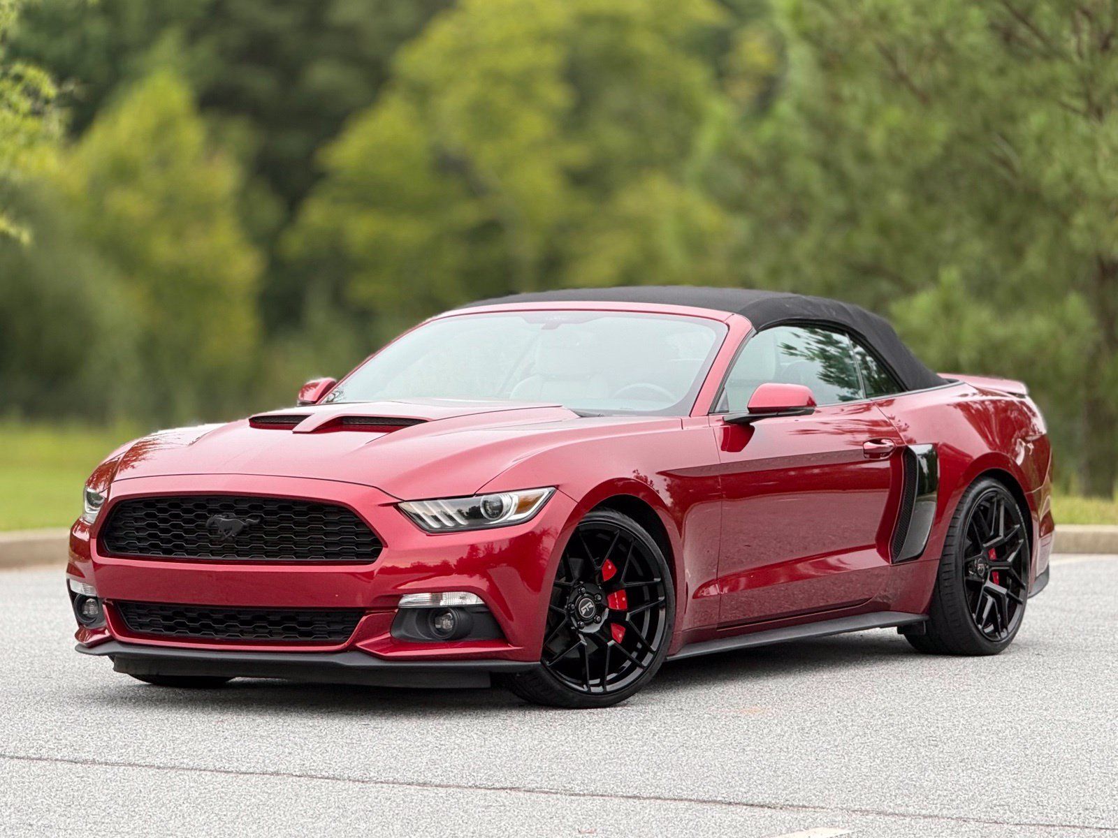 Used 2017 Ford Mustang Premium RWD image 8
