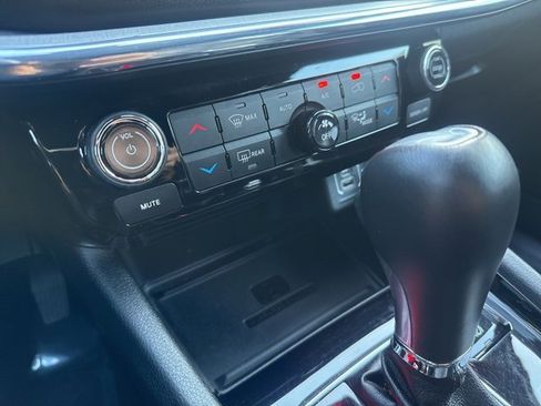 Certified 2022 Jeep Compass Limited w/ (RED) Package image 21