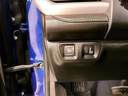 Used 2023 GMC Acadia SLE image 39