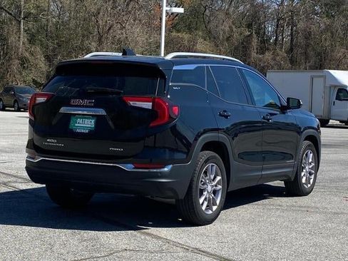 Used 2022 GMC Terrain SLT w/ Tech Package AWD/4WD image 3