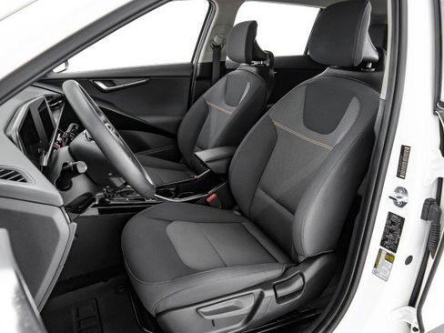 Used 2024 Kia Niro LX image 28