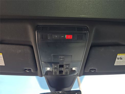 Used 2022 Volkswagen Tiguan SE R-Line FWD image 25