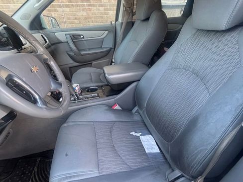 Used 2015 Chevrolet Traverse LT w/ Style and Technology Package FWD image 7