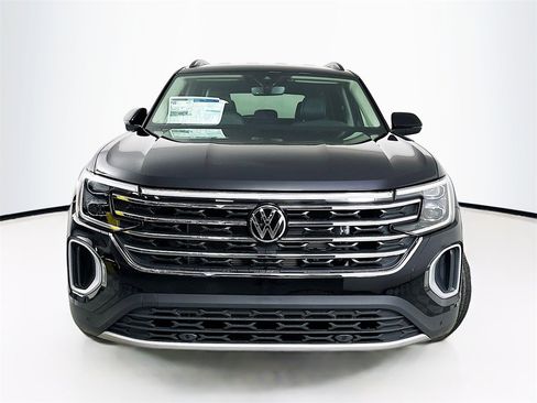 Used 2025 Volkswagen Atlas SE image 5