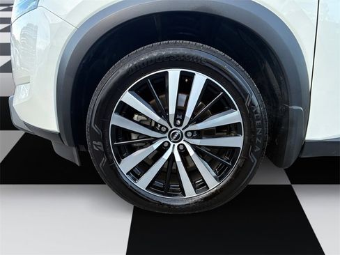 Used 2024 Nissan Pathfinder Platinum image 14