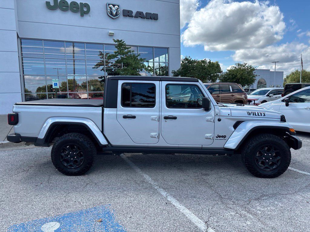 Used 2023 Jeep Gladiator Sport AWD/4WD image 9