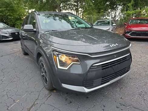Used 2025 Kia Niro LX FWD image 3