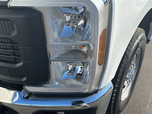 New 2026 Ford F250 XL w/ XL Chrome Package image 4