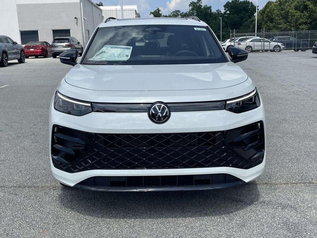New 2026 Volkswagen Tiguan SE R-Line FWD image 2