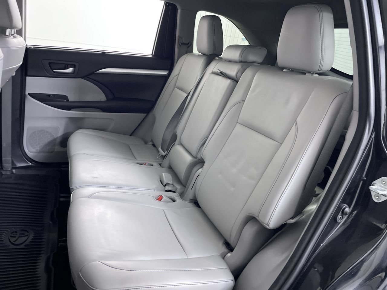 Used 2018 Toyota Highlander XLE AWD/4WD image 21