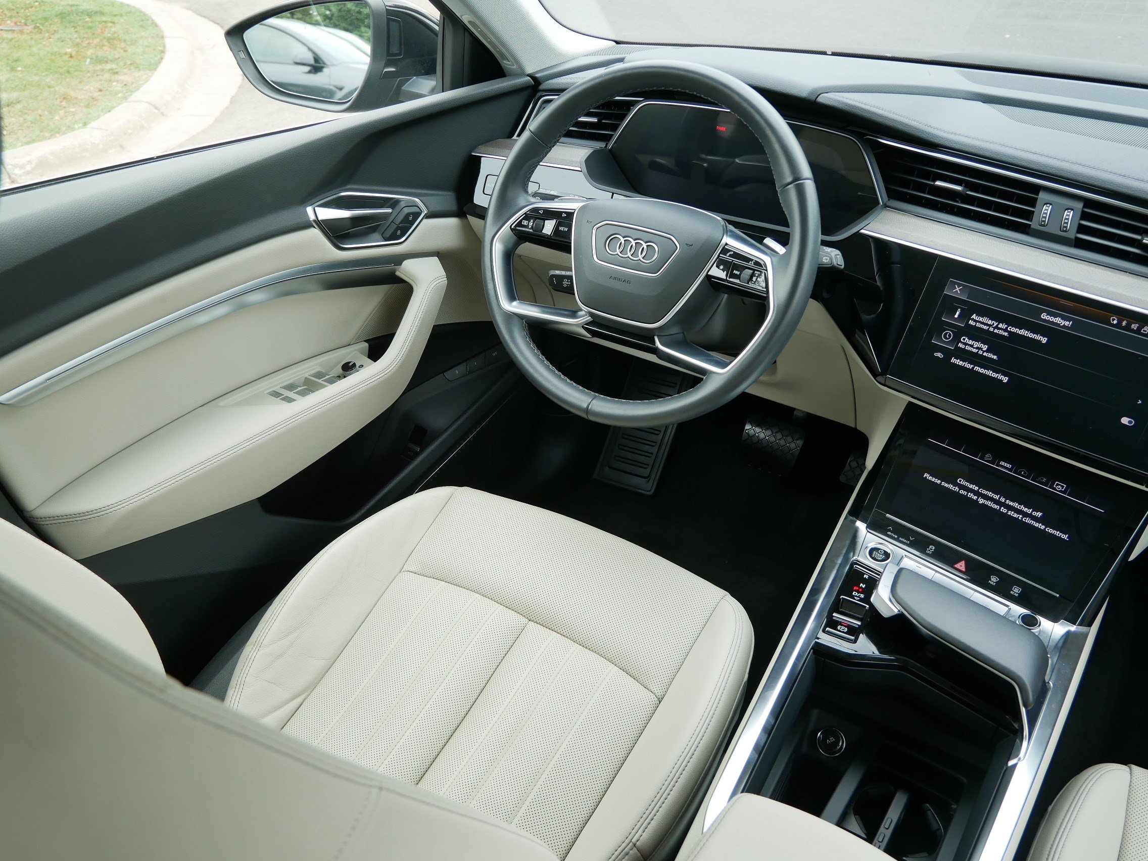Used 2024 Audi Q8 e-tron Premium Plus w/ Premium Plus Package AWD/4WD image 9